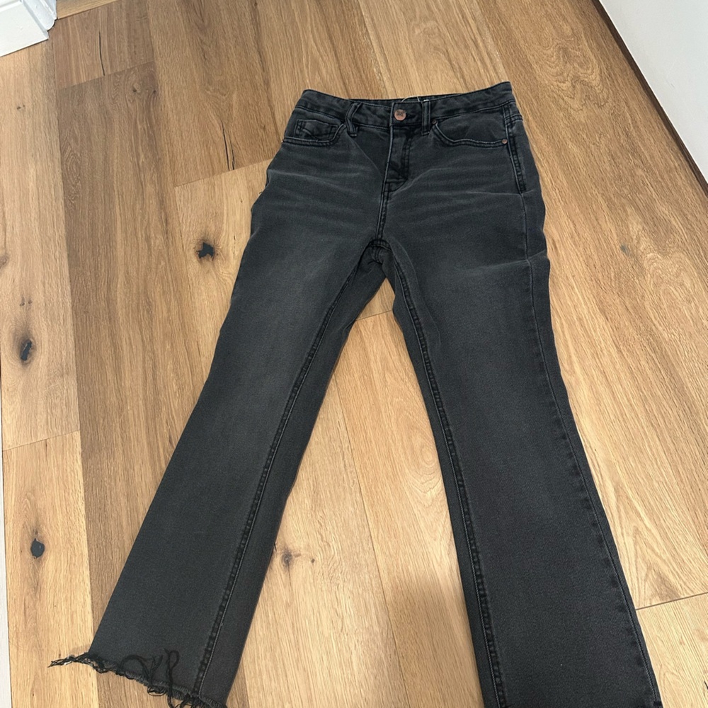 Elegant Charcoal Cropped Jeans for Women